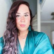 waarzegger Dominique - Hoi lief mens, Al mijn hele leven wist ik dat er meer op aarde was en er verandering moest plaatsvinden. Inmiddels zitten we in een wereldwijd transformatie proces waarin we naar een nieuw bewustzijn worden getild. Als HSP'er kan ik goed invoelen op situaties, voelen waar er blokkades zitten en jou helpen bij je eigen proces. Ik help je graag om de controle los te laten, dichter bij jezelf te komen waardoor je een fijne relatie met jezelf mag creeeren en je kan gaan staan in overgave. Je verdiend het om gelukkig te zijn en daar help ik je graag mee. Wat kan ik voor je doen? Ik kan situaties, personen helder aanvoelen en help jou graag terug in je eigen kracht door gedachtenpatronen te transformeren en een nieuwe kijk te krijgen op de situatie. Geen vraag is mij te gek, je kan alles bij me kwijt. Liefs, medium Dominique! Waarzeglijn waar een waarzegger je toekomst voorspelt. Waarzeggers geven live advies.