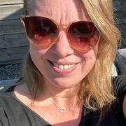 waarzegger Jessie- Hallo, ik ben medium Jessie. Als oprecht en eerlijk persoon ligt mijn kracht in het helpen en aanvoelen van mensen. Mijn intuitie stelt me in staat om diepere inzichten te verkrijgen in de situaties en emoties waarmee jij mogelijk worstelt. Ik begrijp dat het leven soms uitdagend kan zijn en dat het soms fijn is om met iemand te praten die naar je luistert en je zonder oordeel ondersteunt. Denk je dat ik van betekenis kan zijn voor jou? Aarzel dan niet om  met mij op te nemen. Samen kunnen we werken aan jouw persoonlijke groei. Ik kijk ernaar uit om je te helpen en je op jouw pad te begeleiden. Onthoud, je staat er niet alleen voor, ik ben hier om je te ondersteunen. Waarzeglijn waar een waarzegger je toekomst voorspelt. Waarzeggers geven live advies.
